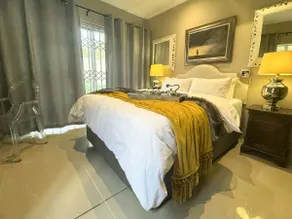 Self-catering unit w/ Queen Bed - Image 3