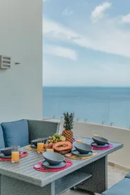 Apartment with spectacular ocean views - Image 2