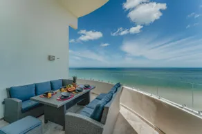 Apartment with spectacular ocean views - Image 3
