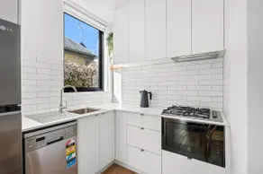 Queen Studio Apartment - Image 4