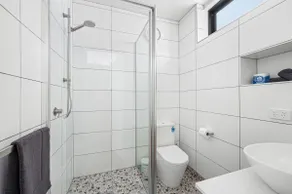Queen Studio Apartment - Image 5