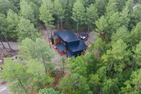 BRAND NEW! Smokey Pines |  BOHO Modern + Chic Contemporary | Sleeps 12 - Image 5