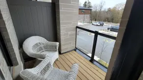 Chic 3 Bedroom w/ parking, EV charger - Image 3