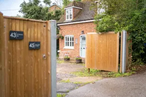 Detached Cottage & Parking Close to University - Image 5