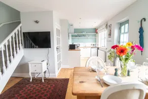 Detached Cottage & Parking Close to University - Image 4