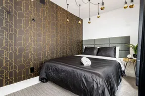 Mozart Flat with Hot Tub! Free Parking! - Image 5
