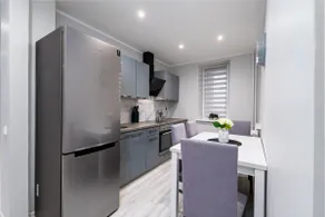 Stylish Apartment For up to 4 Guests With WiFi, Free Parking - Image 3