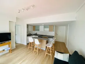 Spacious and Bright Apartment Florida and Lavalle - Image 2