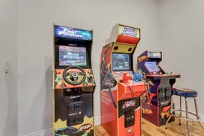 SLC Luxury House Hot Tub Arcade - Image 2