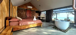 Luxury en suite with bathtub sea view & hammock - Image 2