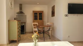 La Genestière gîte among the vineyards - Image 2