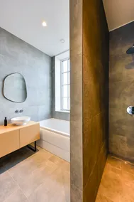 Central Apartment, Near Train/Bus Station! - Image 3