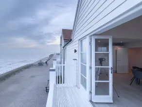 The Sands, Stunning Apartment With Sea Views - Image 3