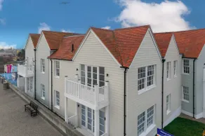 The Sands, Stunning Apartment With Sea Views - Image 4