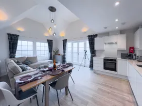 The Sands, Stunning Apartment With Sea Views - Image 2