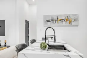 Elegant apartment, where luxury meets convenience. - Image 4