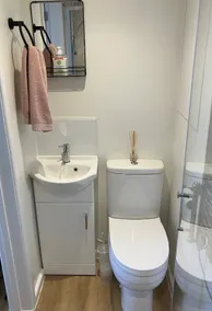 Compact private country stay 9m from Luton Airport - Image 5