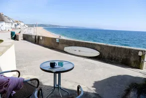 Beachfront Cottage with Sea Views & Coastal Walk - Image 4