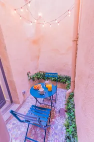 Heart of Nîmes with courtyard, Air conditioning, wifi, Netflix, Disney+ - Image 4