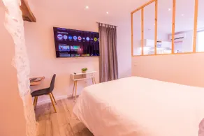 Heart of Nîmes with courtyard, Air conditioning, wifi, Netflix, Disney+ - Image 3