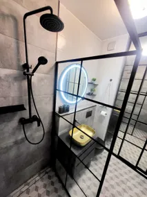 Urban Oasis: Stylish Retreat - Image 5