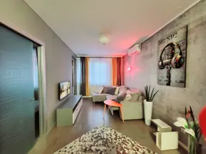Urban Oasis: Stylish Retreat - Image 2