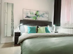 Urban Oasis: Stylish Retreat - Image 3