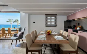 Cosmopolitan luxury apartment by Smaris Collection - Image 4