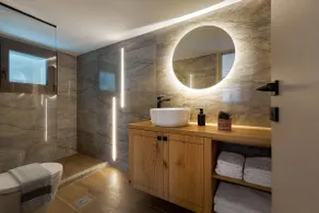 Cosmopolitan luxury apartment by Smaris Collection - Image 5
