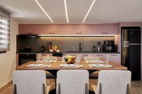 Cosmopolitan luxury apartment by Smaris Collection - Image 3