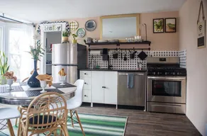 Quirky Quarters- Trendy 4 BR Historic Neighborhood - Image 4