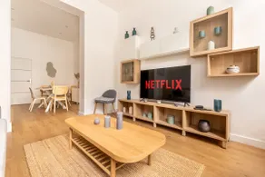 Cozy 2-bedroom apartment Charming comfort - Sebastopol by Lity Lille - Image 2
