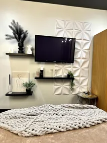 Cinema flat with bathtub bedroom - Image 3