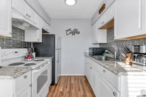 Fenton Flats- Parisian Place With On Site Hot Tub - Image 5