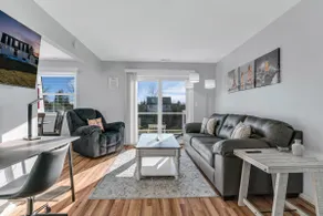 Fenton Flats- Parisian Place With On Site Hot Tub - Image 2