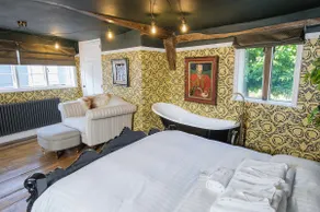 Rock and Roll Suite In Manor House - Image 2