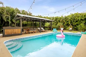 Luxury Tropical Oasis-4 BedRm Private Pool Retreat - Image 2