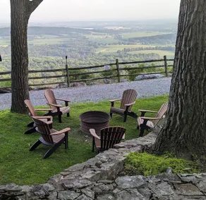 Cozy mountain cabin with breathtaking view. - Image 2