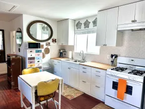 The Sunny Casita: A Dreamy Hollywood Studio! - Image 5
