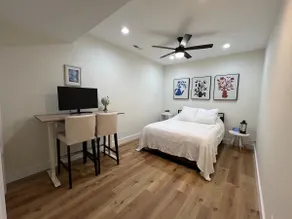 Cozy Duplex with fenced yard - Image 2