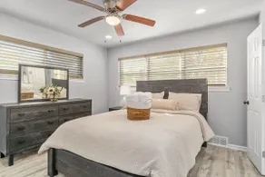 Home in Dallas / Entire Home - Image 5
