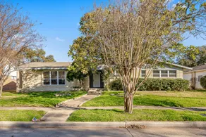 Home in Dallas / Entire Home - Image 2