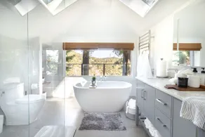Secluded Downtown Modern Luxe Retreat of Redwoods - Image 4
