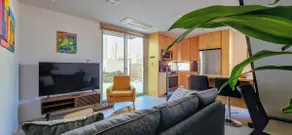 Chic Townhome Retreat nestled DT - Image 2