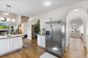 Spacious Retreat Sleeps 11 Close to Downtown - Image 3