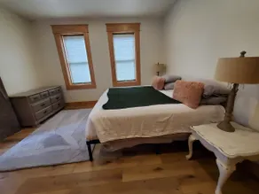 Spacious and Stylish Downtown Condo! - Image 5