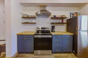 Spacious and Stylish Downtown Condo! - Image 3
