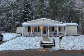 Cozy Home in the Heart of Alfred - Image 3