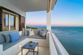 Beach apartment with AMAZING VIEWS! - Image 2