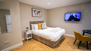Easy 2 Manage Wisteria House, Heathrow Retreat, Free Parking - Image 5